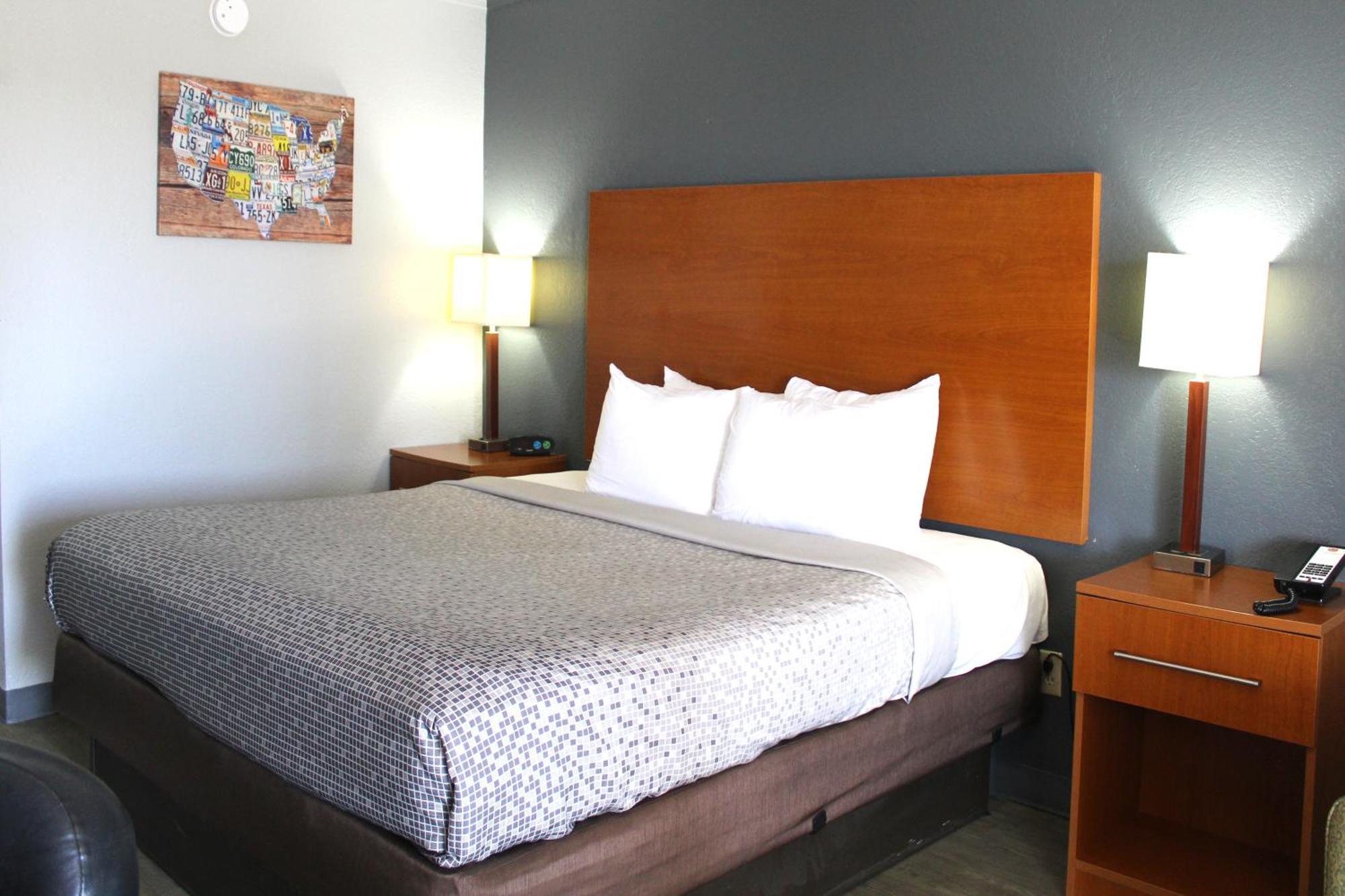 Econo Lodge Franklin Bagian luar foto