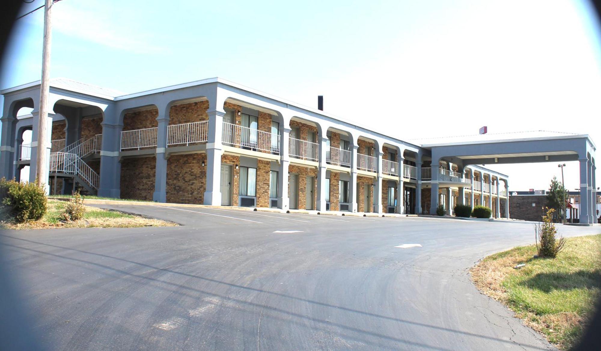 Econo Lodge Franklin Bagian luar foto