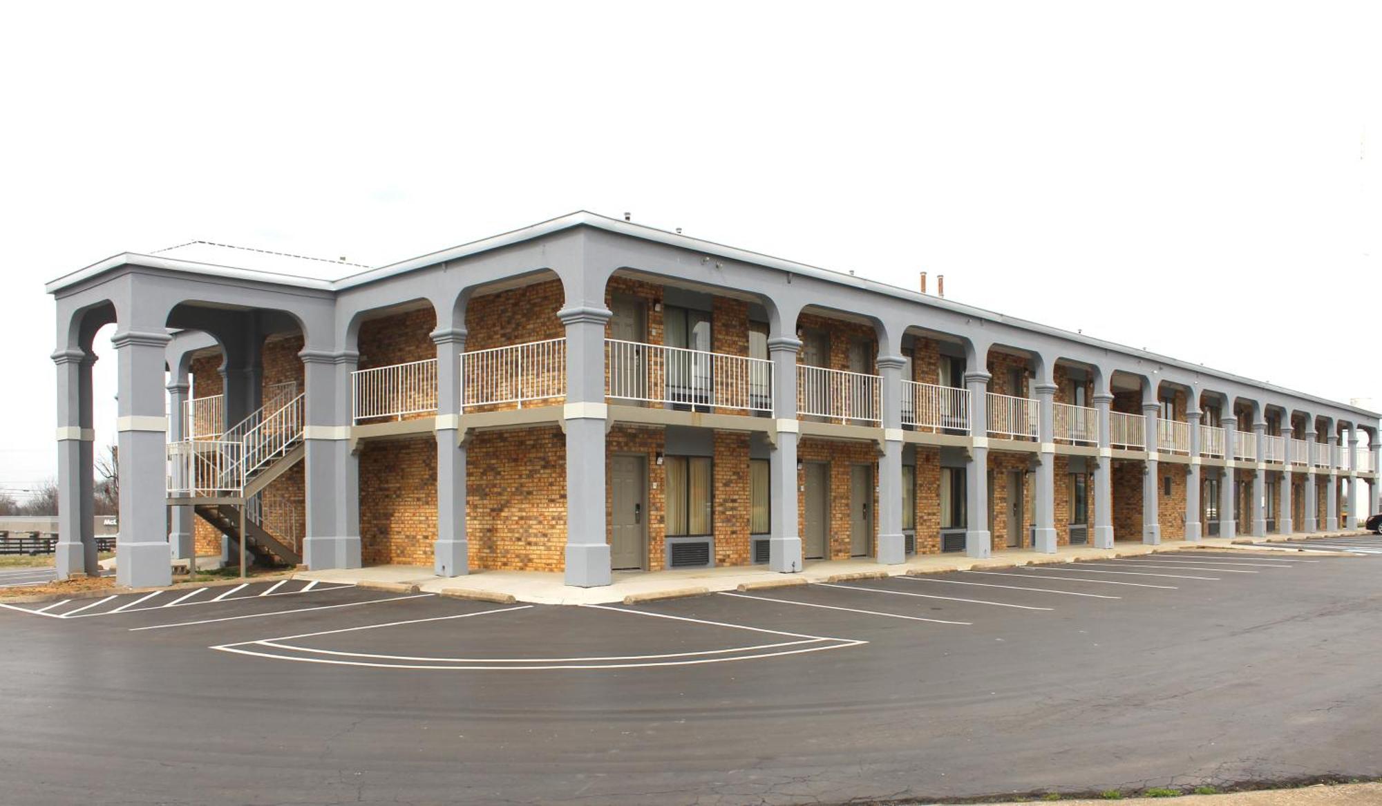 Econo Lodge Franklin Bagian luar foto