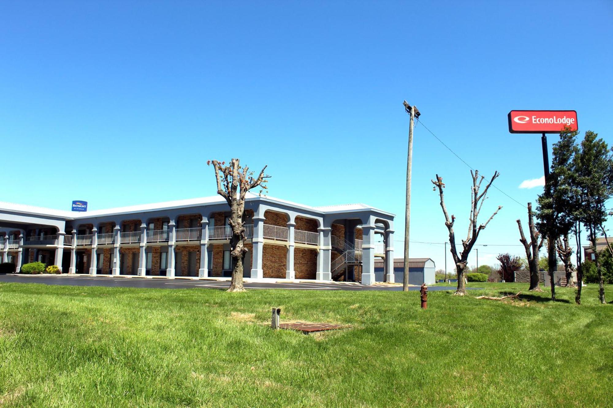 Econo Lodge Franklin Bagian luar foto
