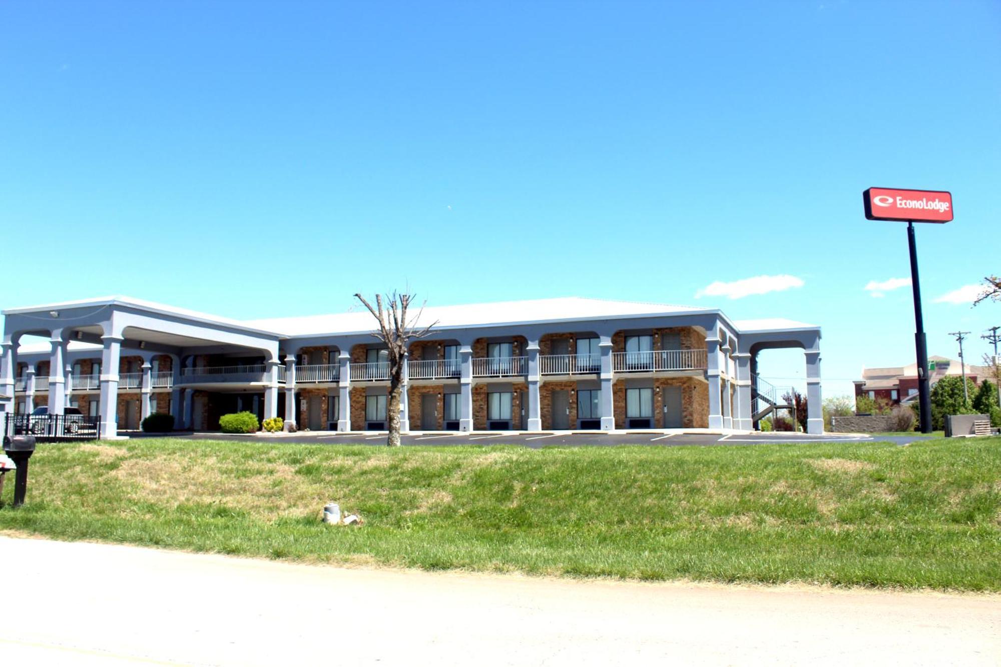 Econo Lodge Franklin Bagian luar foto