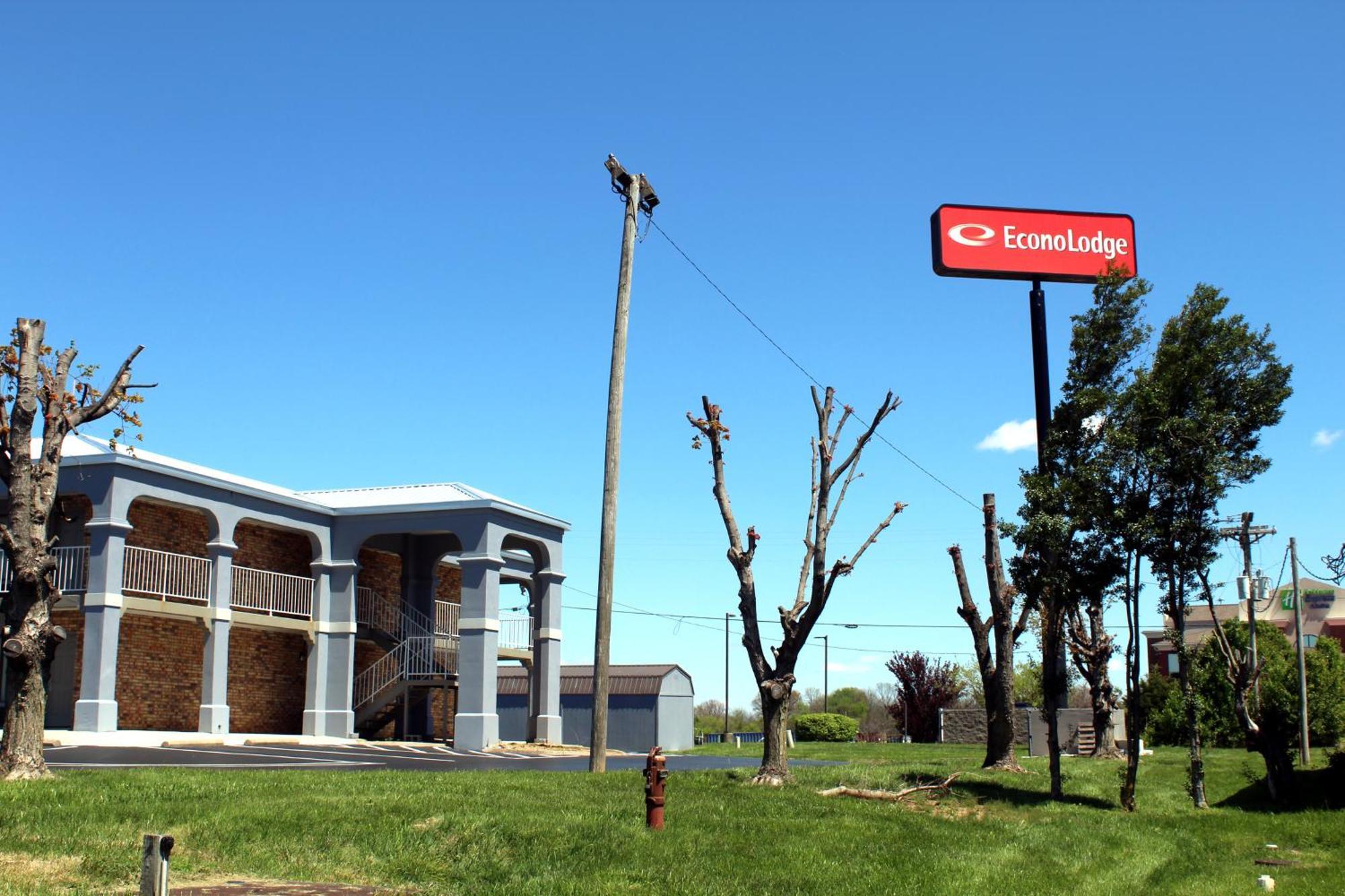 Econo Lodge Franklin Bagian luar foto