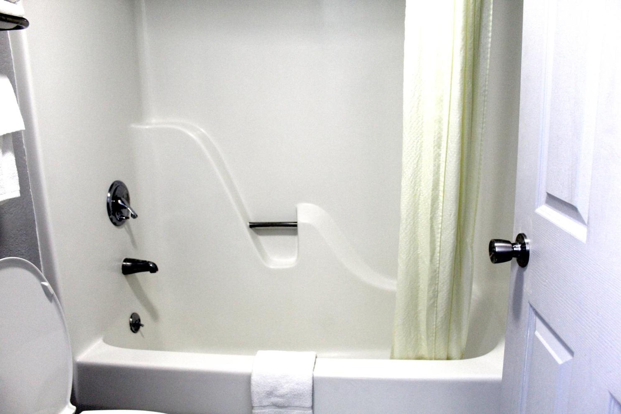 Econo Lodge Franklin Bagian luar foto