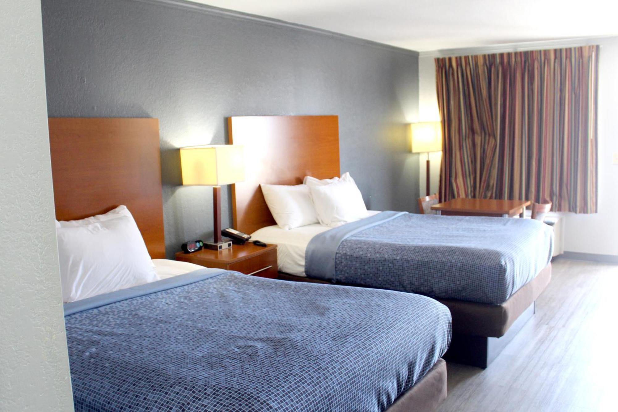 Econo Lodge Franklin Bagian luar foto